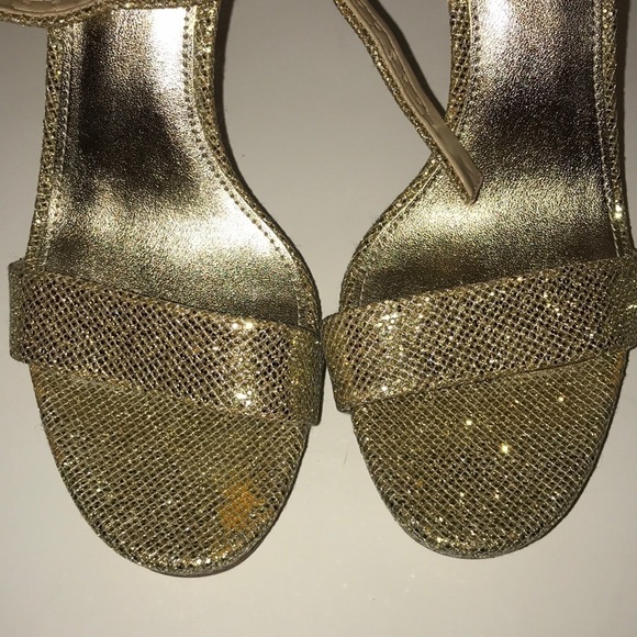 🌴 MICHAEL Michael Kors gold sandals - Picture 2 of 5